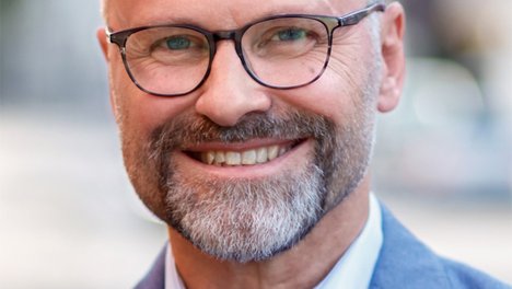 Peter-Tschrony-klein-300dpi_v1.jpg