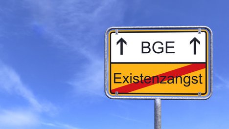 Grundeinkommen, BGE, Existenzangst, Ortsschild, Ortstafel, Schild, Geld, Bedingungsloses Grundeinkommen, Lohn, Information, Botschaft, Hinweis, Verkehrsschild, Verkehrszeichen, Finanzen, Angst, Haushalt, Sozialhilfe, bedingungslos, wirtschaft, Leistung, Aufforderung, Transferleistung, konzept, Wohlfahrtsgesellschaft, Zukunft, Gegenwart, marketing, ängste, Text, gelb, 3d, Himmel, Wolken
