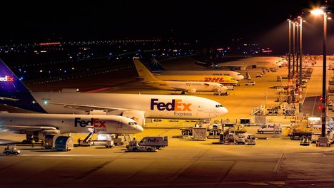 Fulghafen_Koeln_airport-2150292_1280.jpg Flughafen Köln/Bonn