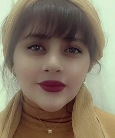 Mahsa Jina Amini Mahsa Amini als Jina Amini oder Zhina Amini (Persian: ژینا امینی, Kurdish: ژینا ئەمینی)